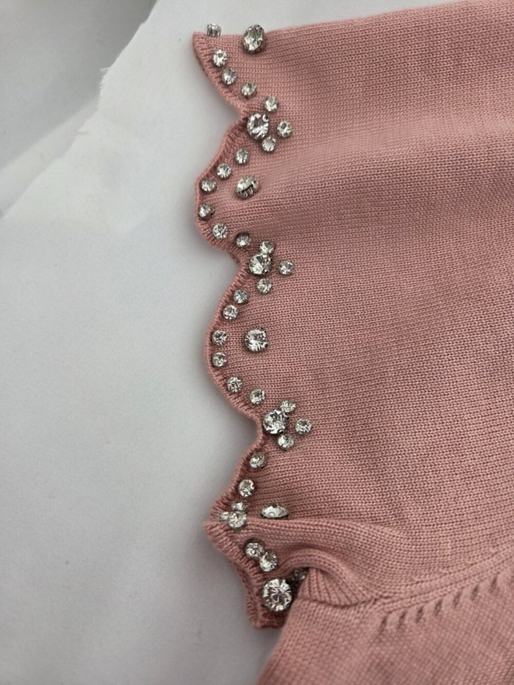 Adrianna Papell NWT Misty Rose Rhinestone Scalloped Cropped Sweater Large - Picture 10 of 10